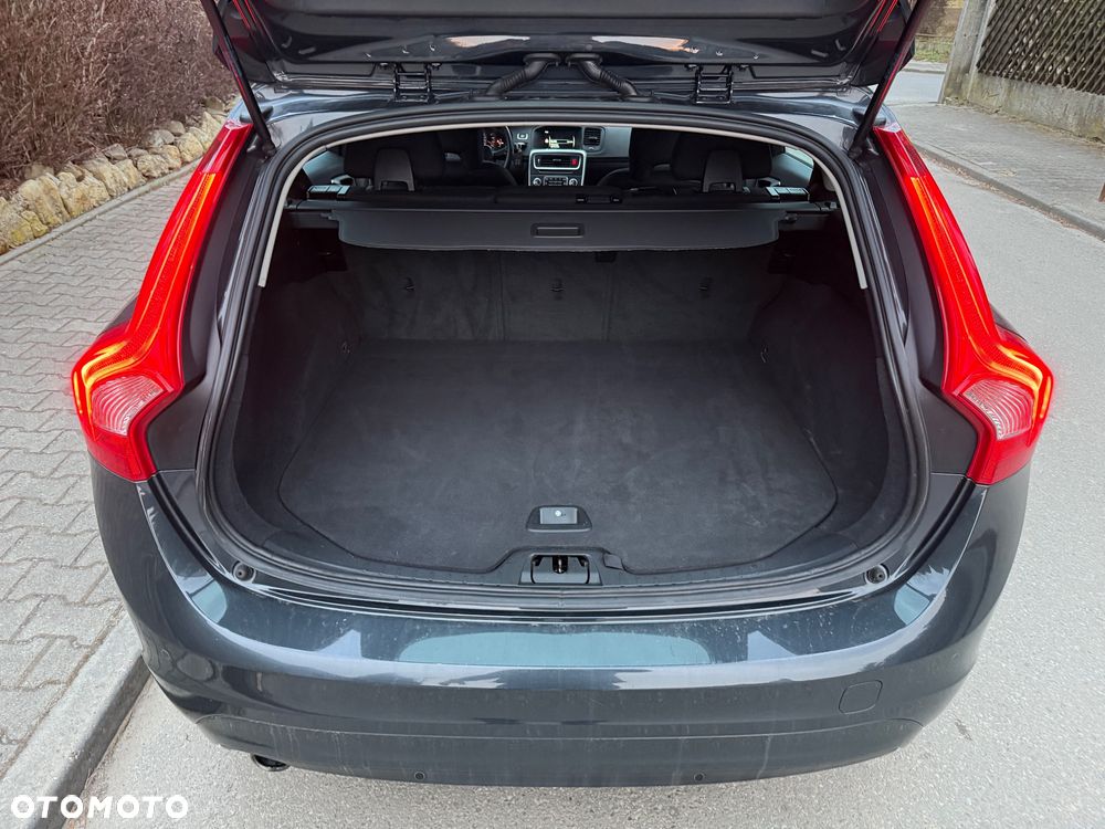 Volvo V60 D2 Momentum - 21