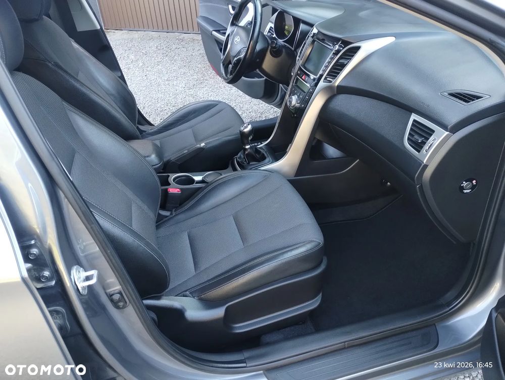 Hyundai i30 1.6 CRDi Fifa World Cup Edition - 30