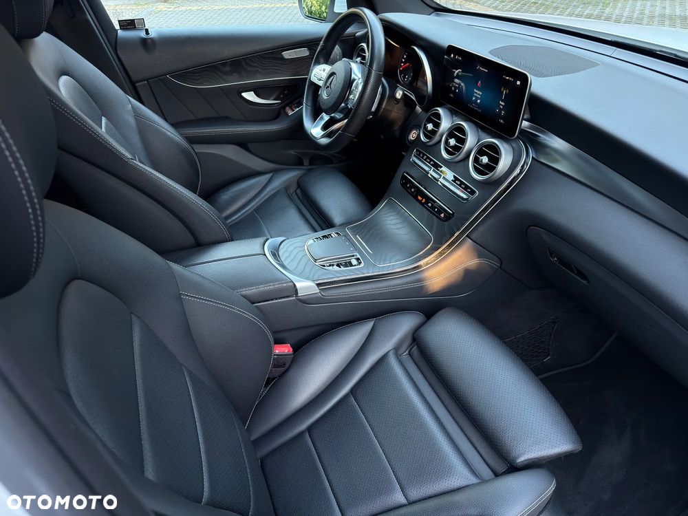 Mercedes-Benz GLC 250 4Matic 9G-TRONIC AMG Line - 13