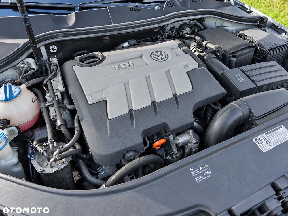 Volkswagen Passat 2.0 TDI DPF BlueMotion Technology Comfortline - 36