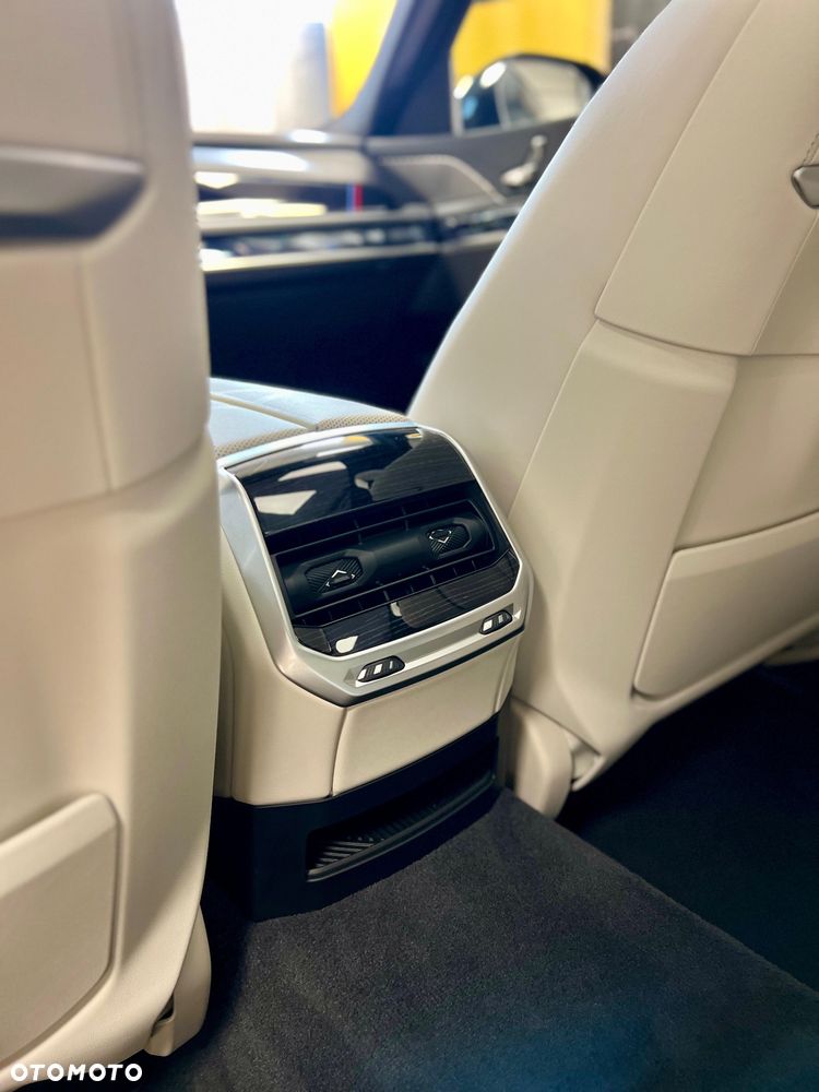 BMW Seria 7 - 19
