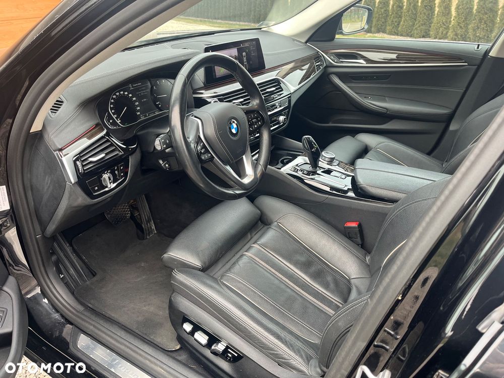 BMW Seria 5 530i GPF xDrive Luxury Line - 11