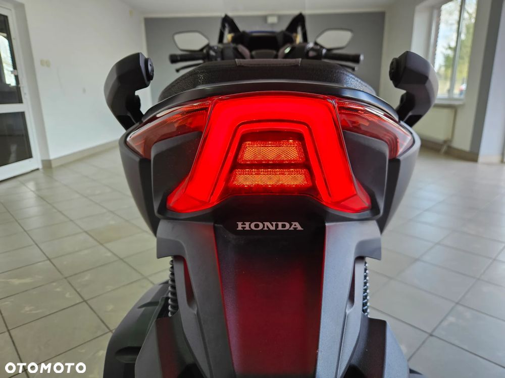 Honda NSS - 19