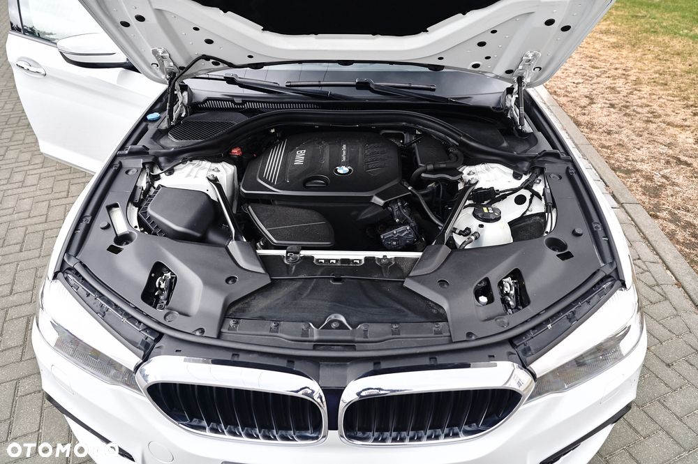 BMW Seria 5 520d xDrive - 17