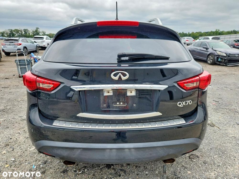 Infiniti QX70 - 11