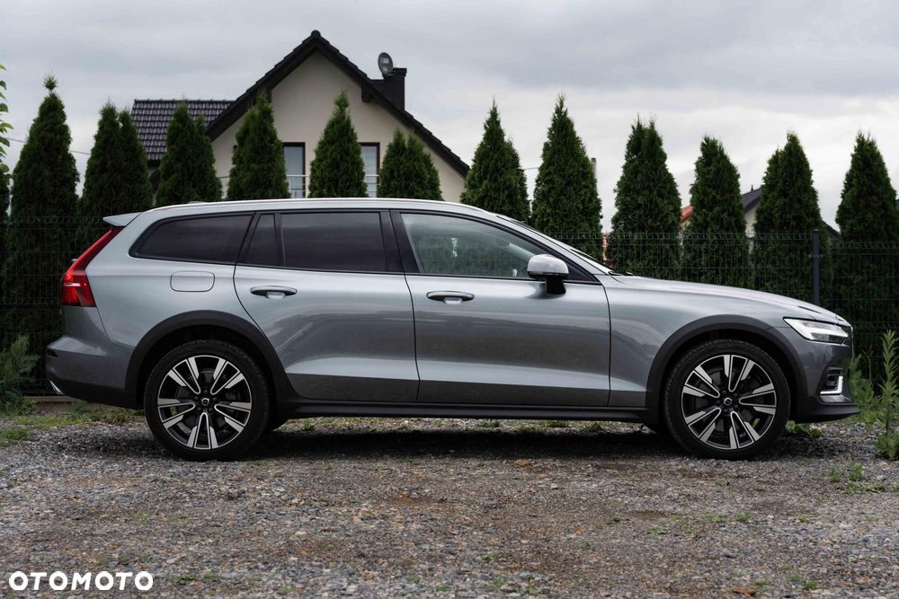 Volvo V60 Cross Country - 9