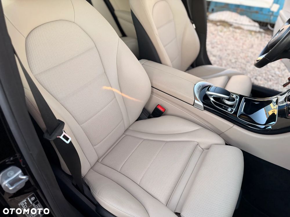 Mercedes-Benz Klasa C 200 4-Matic 7G-TRONIC - 37