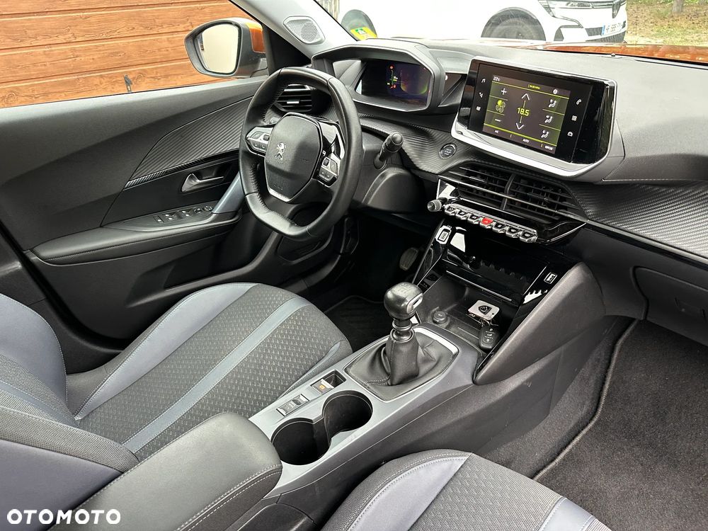 Peugeot 2008 PureTech 130 GPF Stop&Start Allure - 17