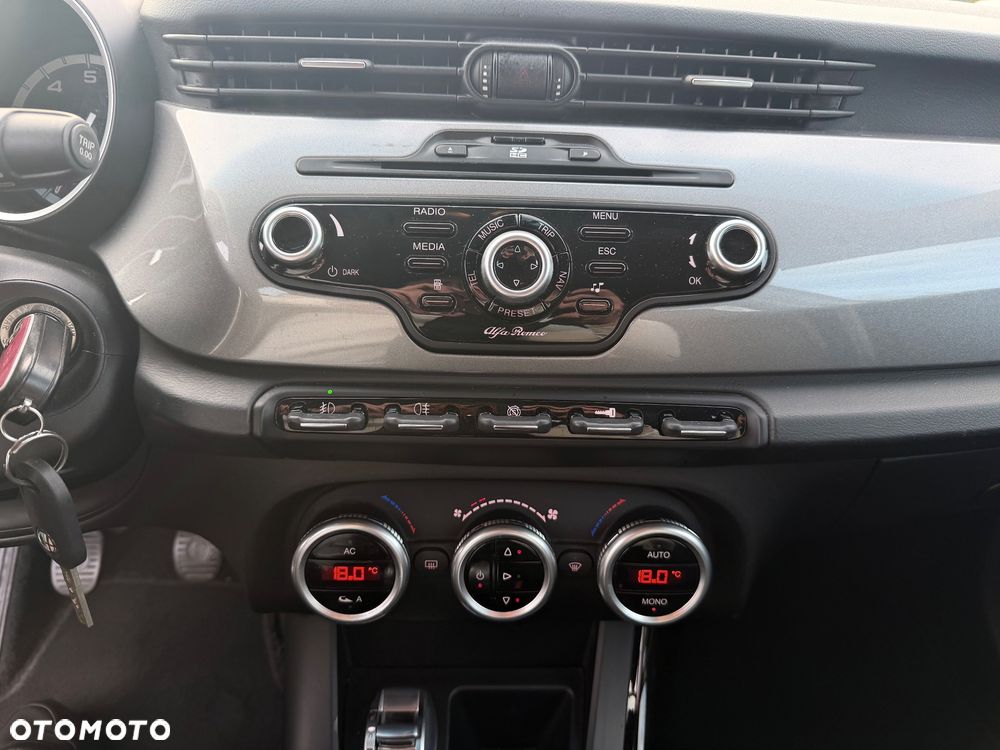 Alfa Romeo Giulietta 1.4 TB 16V Multiair Turismo - 16