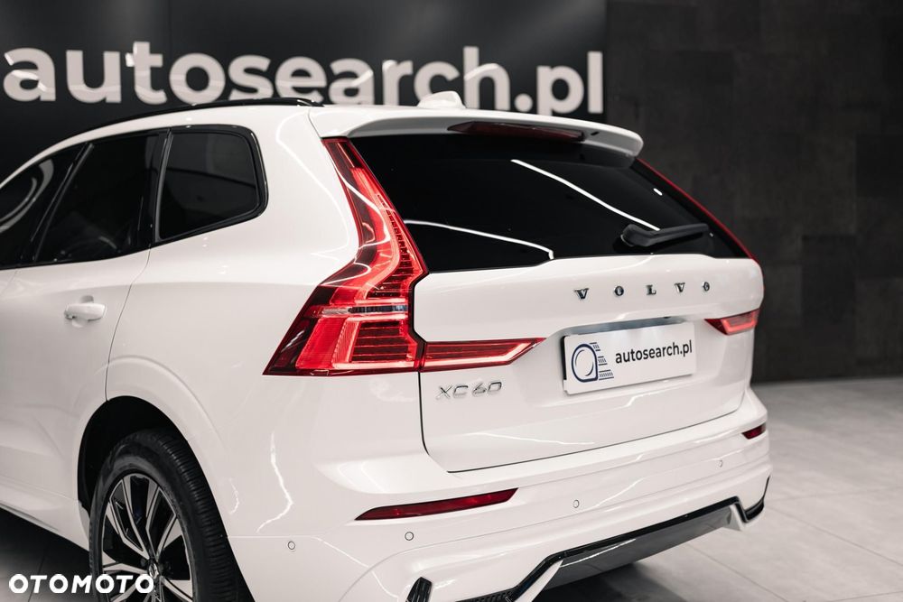 Volvo XC 60 B5 B AWD Plus Dark - 40