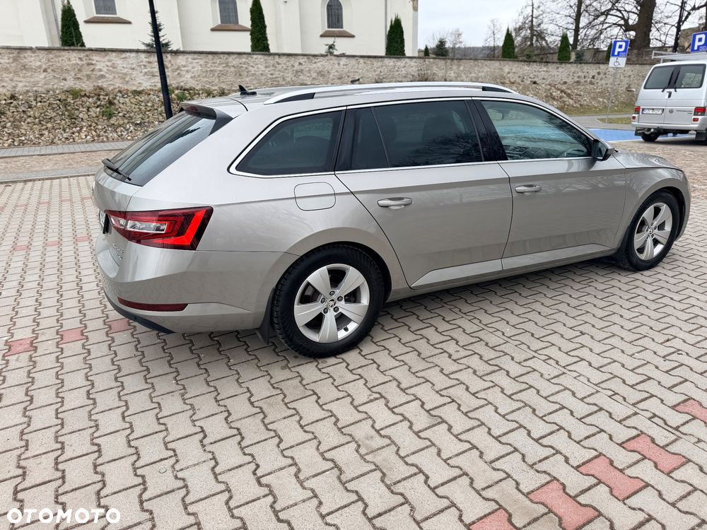 Skoda Superb 2.0 TDI 4x4 DSG Premium Edition - 6