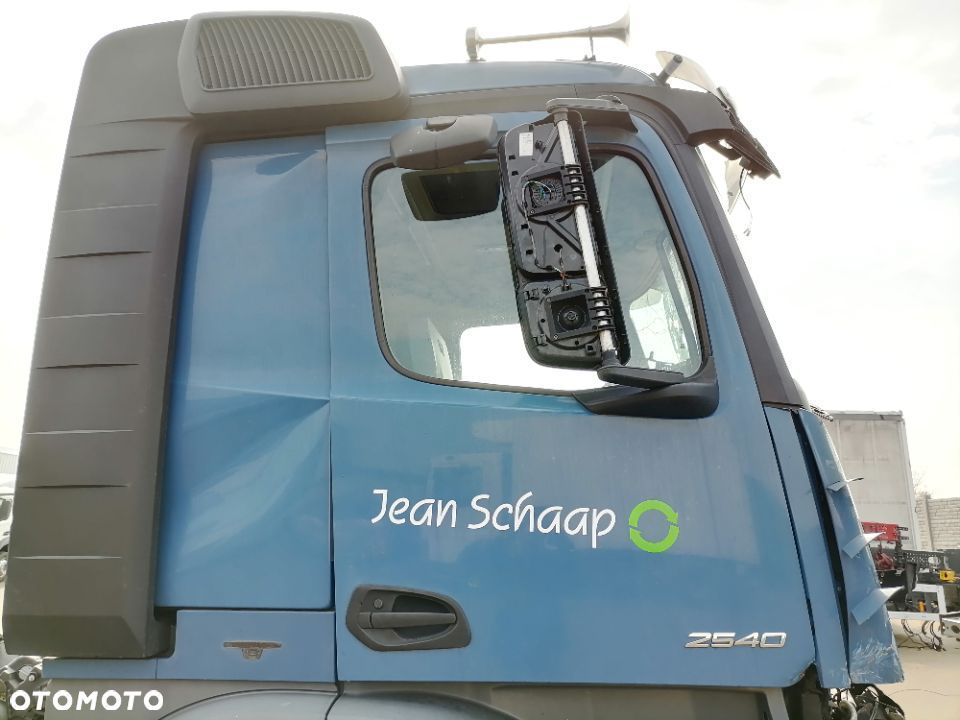 Dolot komin Mercedes Antos Arocs Actros MP4 - 2