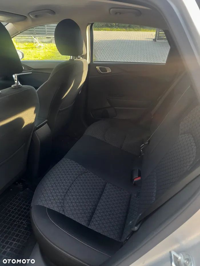 Kia Ceed 1.6 CRDi mHEV M - 10