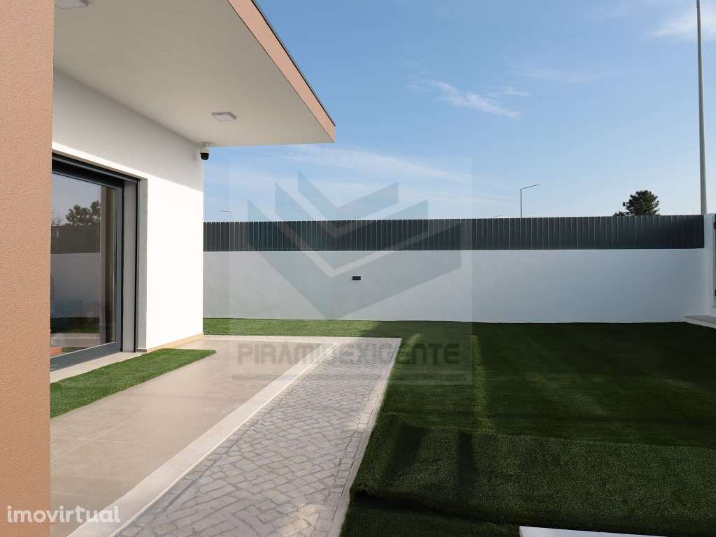 Moradia Isolada, Nova, 3 Suítes, Piscina, Perto de Tudo! - Grande imagem: 4/36