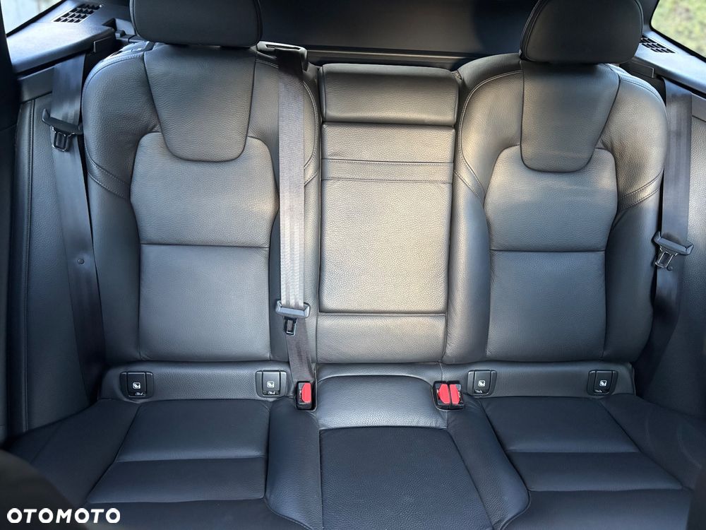 Volvo XC 60 T4 R-Design - 19