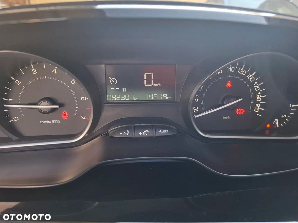 Peugeot 208 - 14
