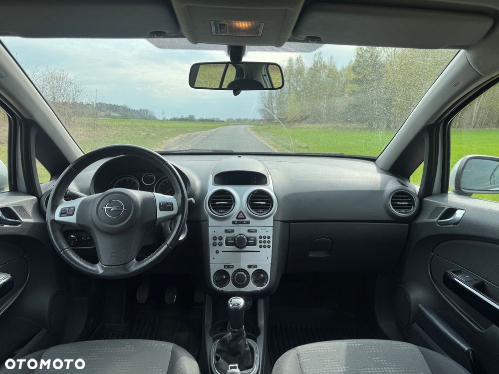 Opel Corsa 1.2 16V Essentia - 9