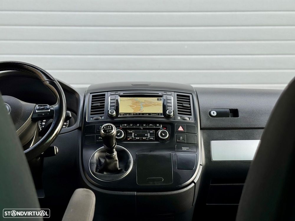 VW Multivan 2.0 TDi 180 Highline BlueMotion - 32