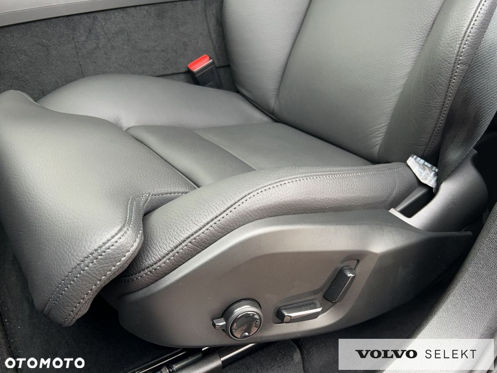 Volvo XC 60 T6 Plug-In Hybrid AWD Plus Dark - 16