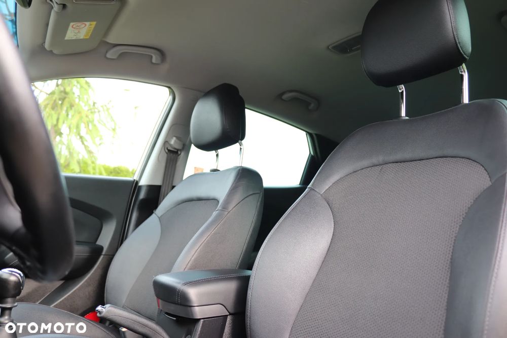 Hyundai ix35 1.6 2WD Fifa World Cup Edition - 26