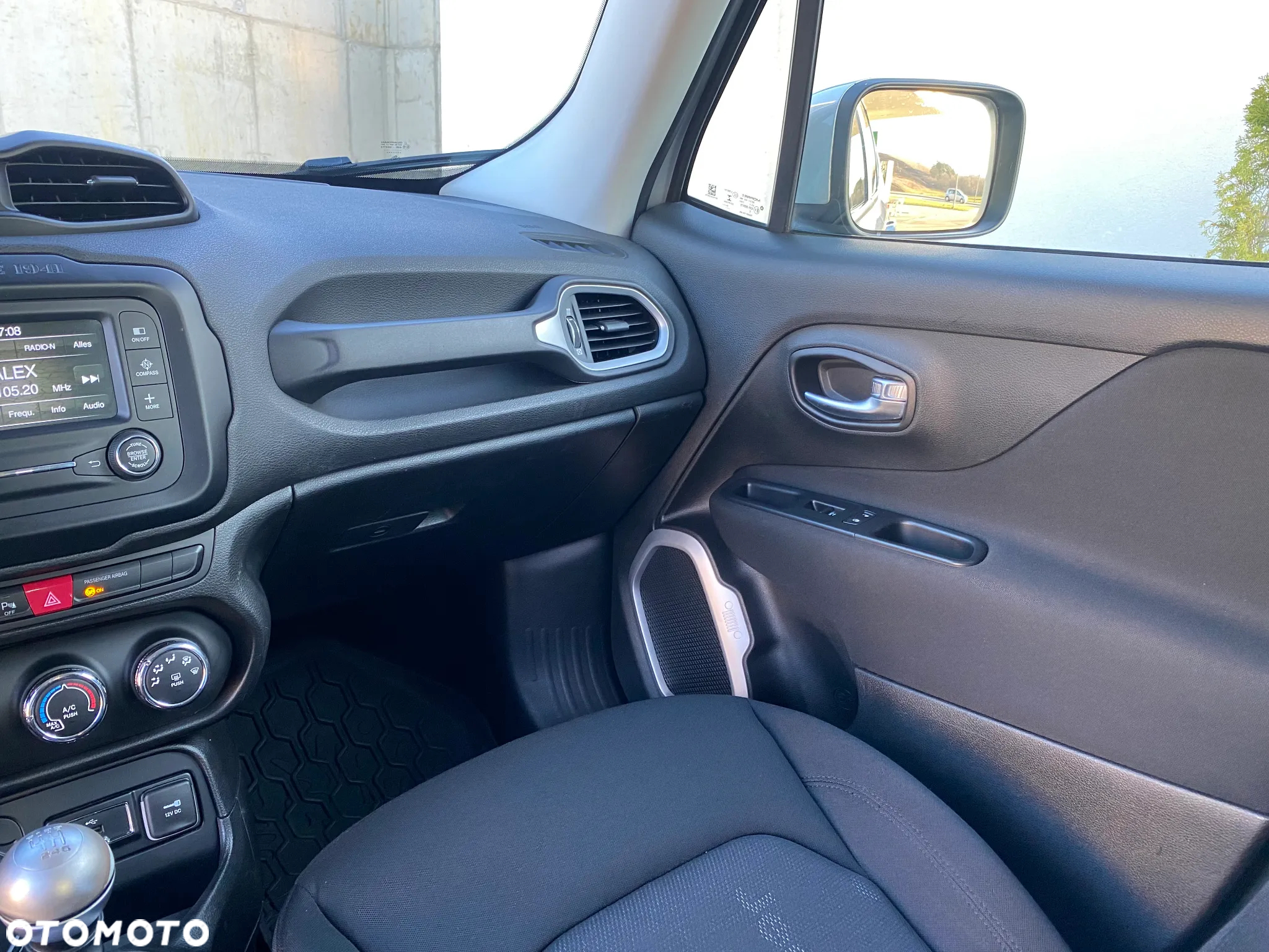 Jeep Renegade - 11