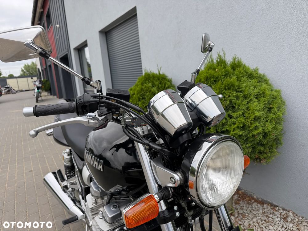 Yamaha XJR - 26