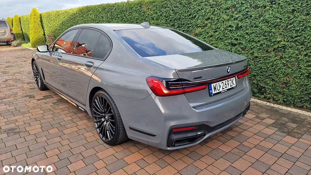 BMW Seria 7 750i xDrive sport - 9