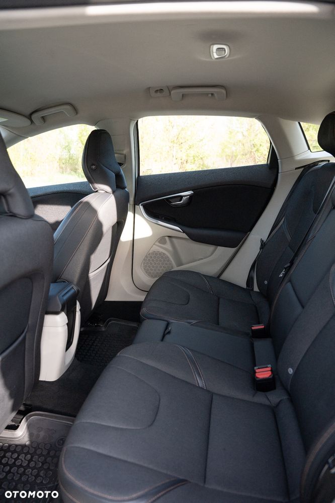 Volvo V40 D4 Geartronic Momentum - 12