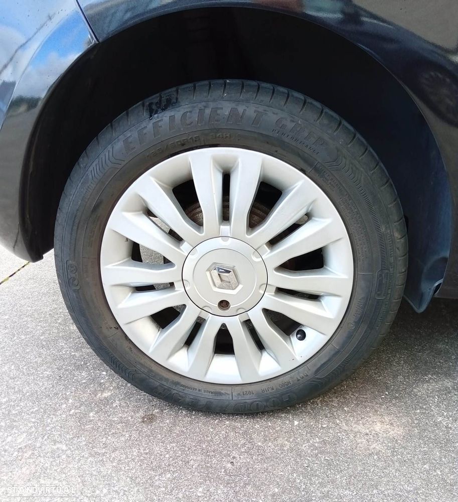 Renault Clio 1.2 16V GT - 12