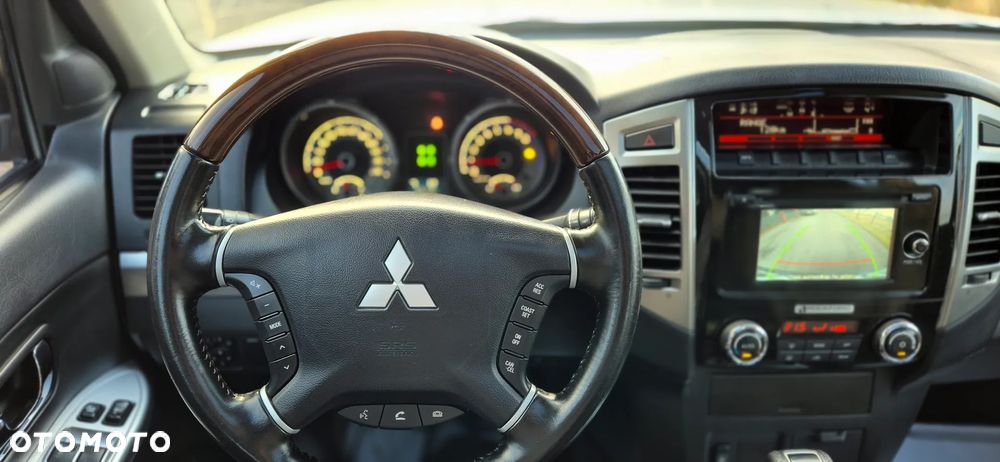 Mitsubishi Pajero - 21