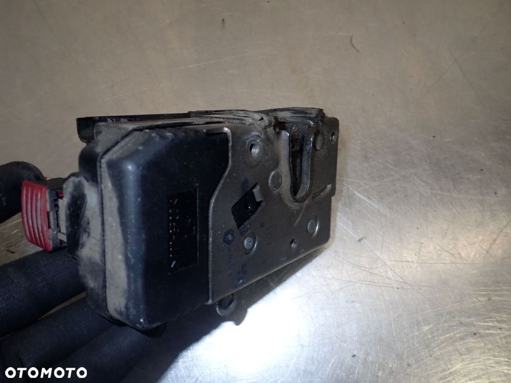 ZAMEK KLAPY BAGAŻNIKA LEWEJ RENAULT TRAFIC II 1.9 - 3