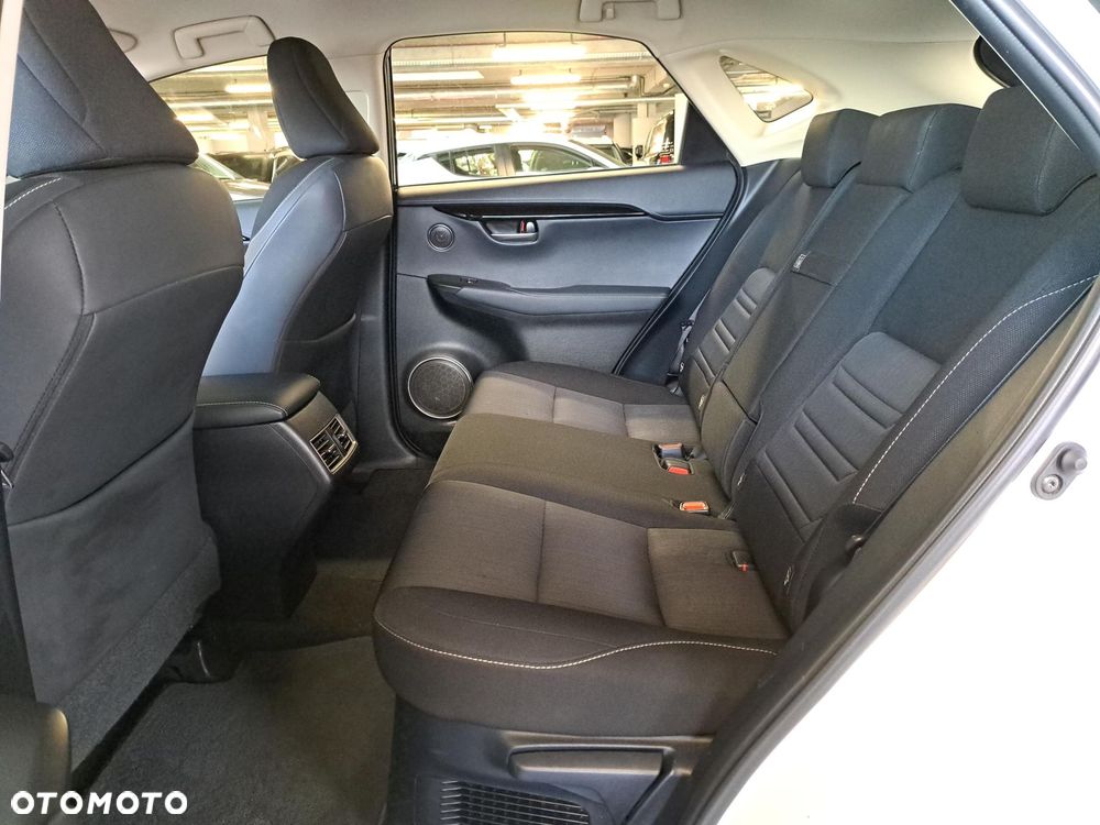 Lexus NX 300h Business Edition AWD - 12