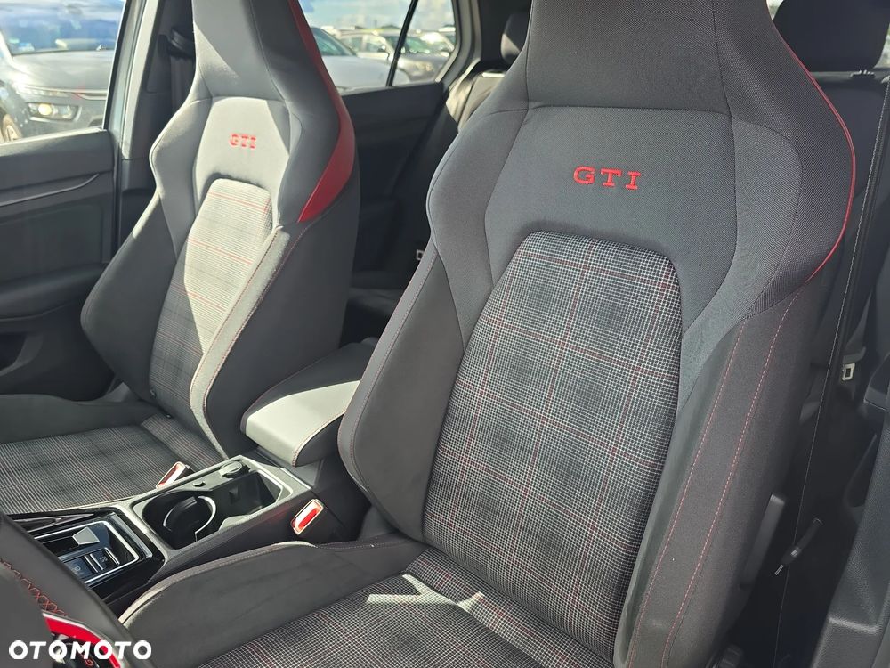 Volkswagen Golf - 19