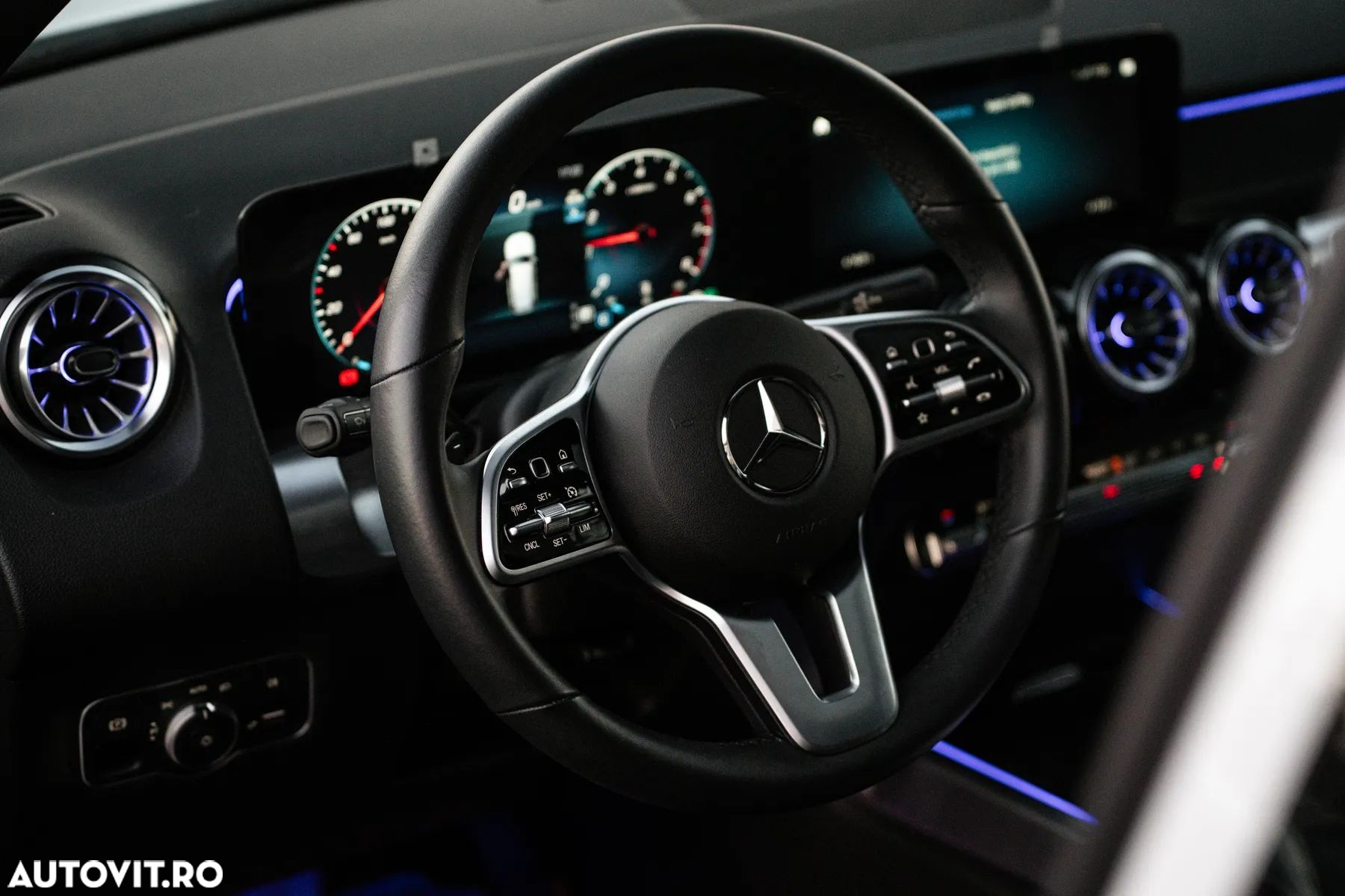 Mercedes-Benz GLB - 15