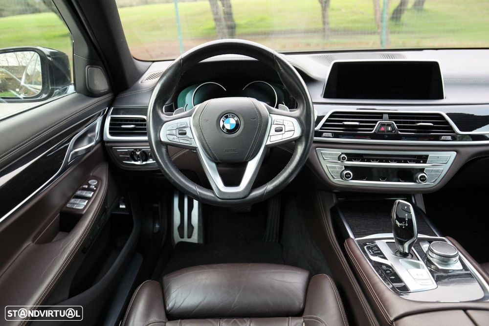 BMW 740 d xDrive Pack M Auto - 35