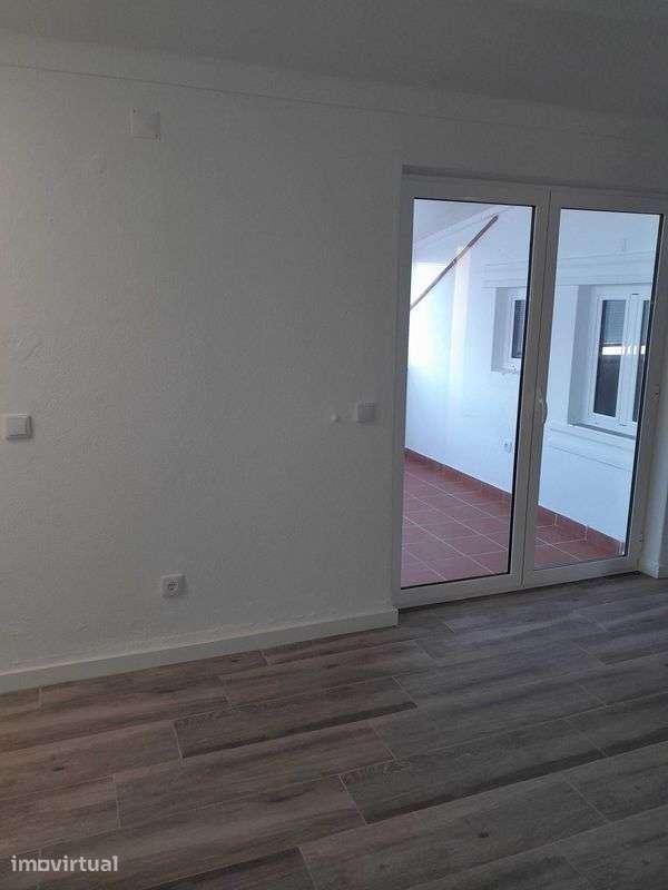 Arrendo Apartamento T2 FBº Frei Aleixo - Grande imagem: 3/12