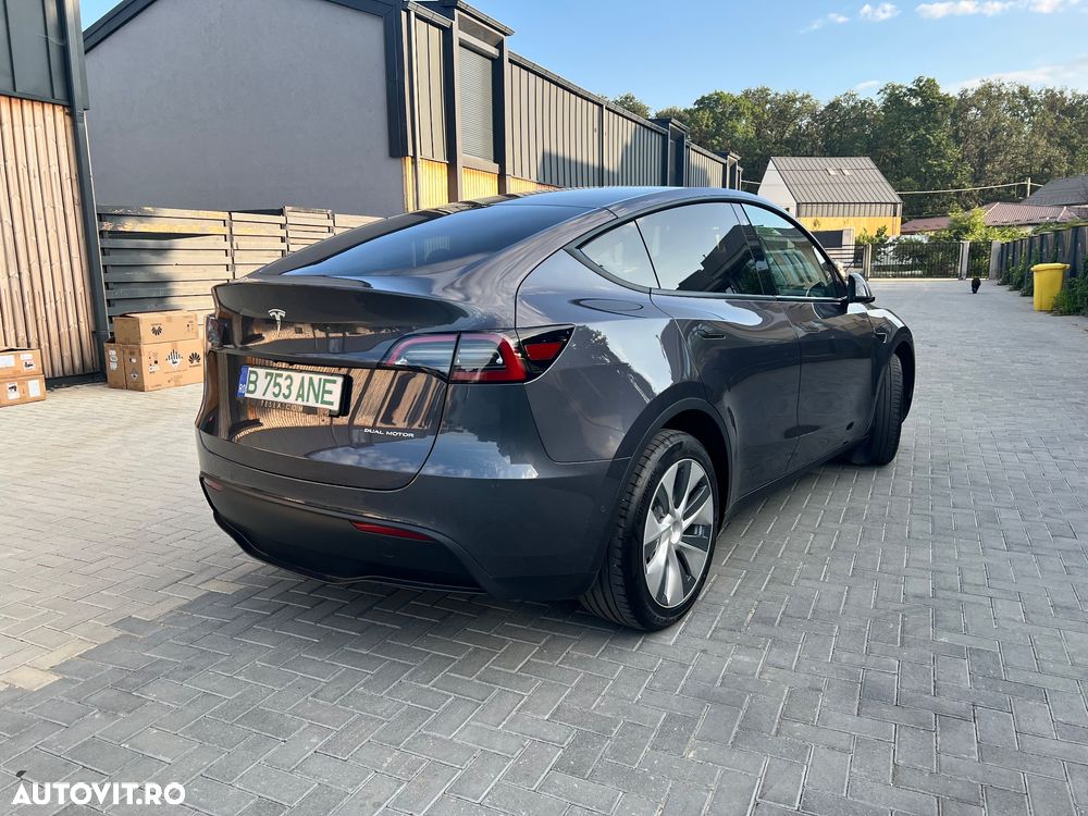 Tesla Model Y - 3