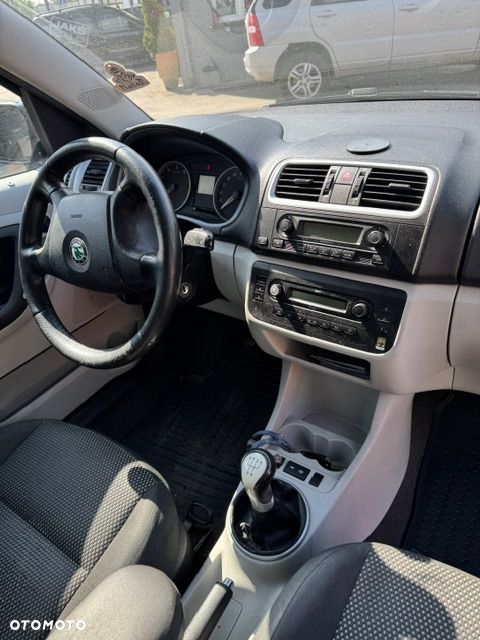 Skoda Roomster 1.6 16V Scout - 8