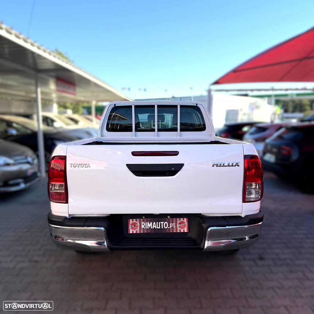 Toyota Hilux 2.4 D-4D 4WD Tracker - 12