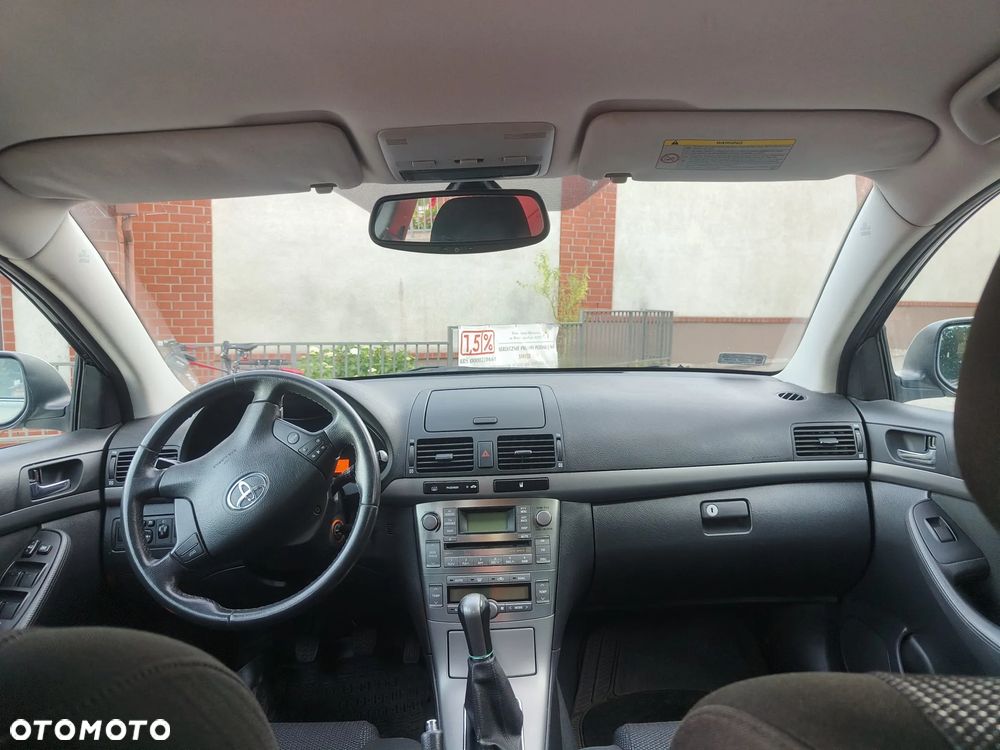 Toyota Avensis 1.8 VVT-i Luna - 11