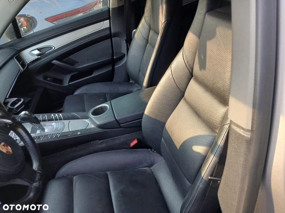 Porsche Panamera 4 PDK - 9