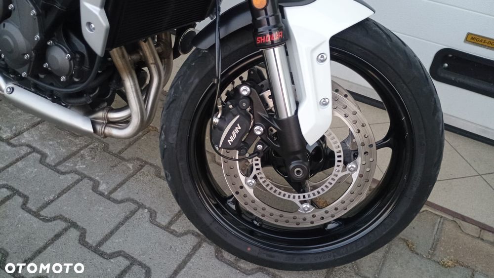 Triumph Trident - 30