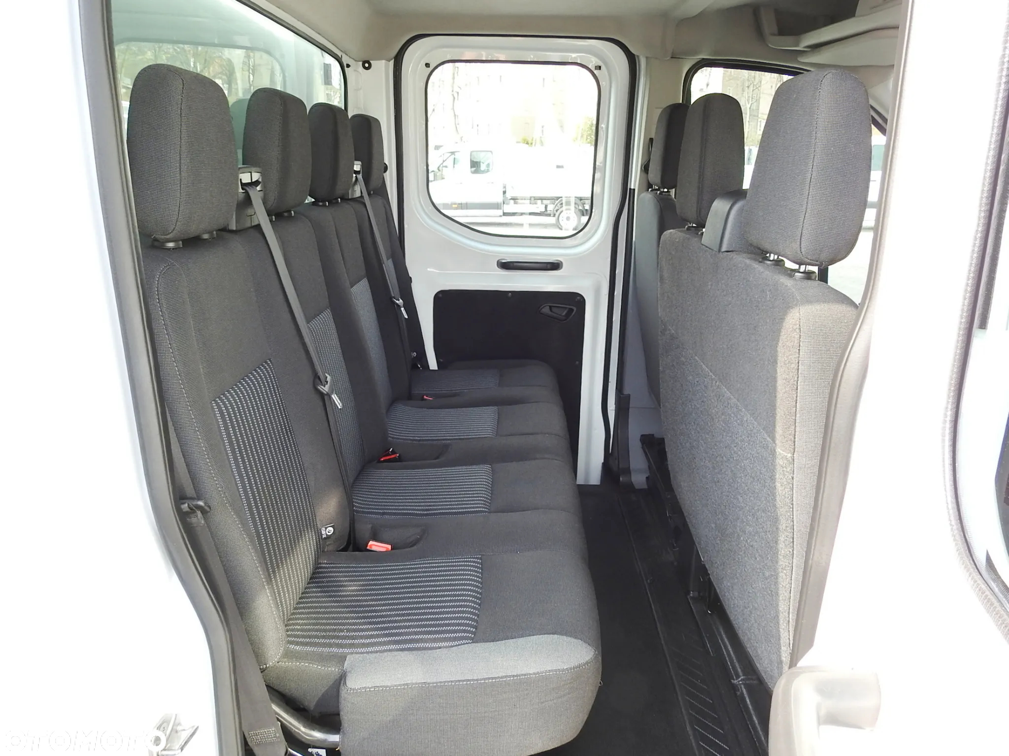 Ford TRANSIT  WYWROTKA PODWÓJNA KABINA DOKA 7 MIEJSC TEMPOMAT LEDY BLIŹNIACZE KOŁA KLIMATYZACJA 130KM [ E38372 ] - 40