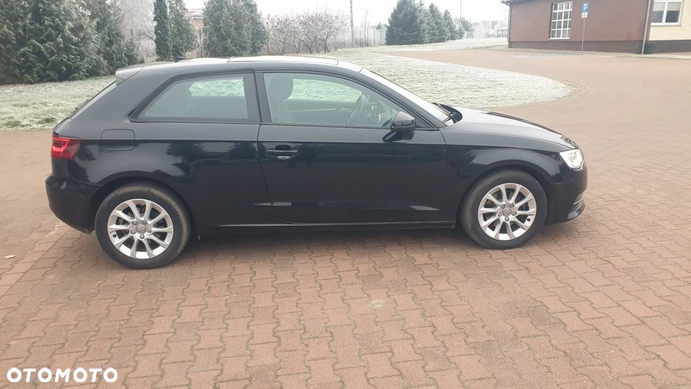 Audi A3 3-drzwiowe 1.6 TDI DPF Attraction - 8