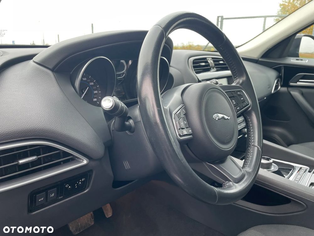 Jaguar F-Pace 20d AWD Prestige - 6