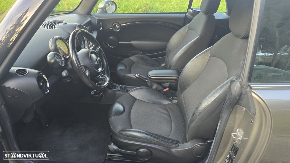 MINI Cabrio Cooper D Auto - 34