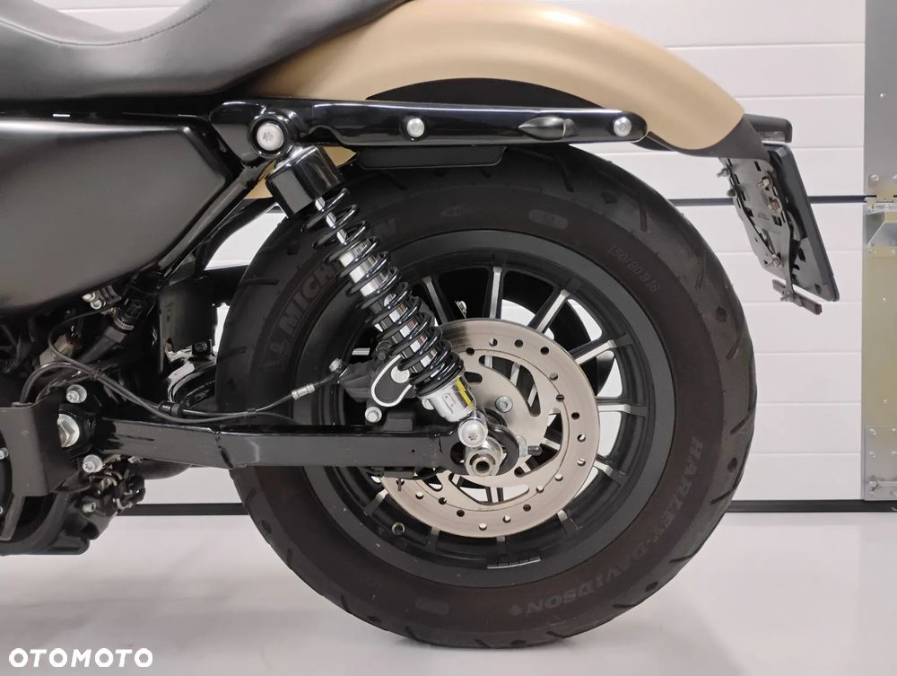 Harley-Davidson Sportster Iron 883 - 3