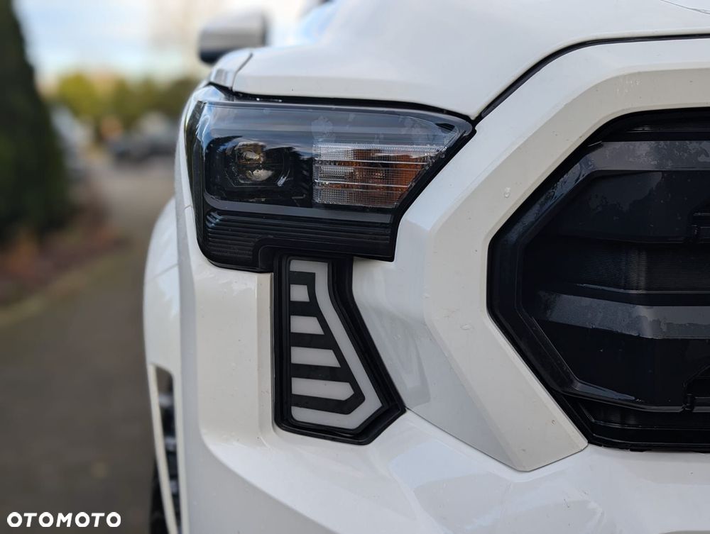 Toyota Tacoma - 2