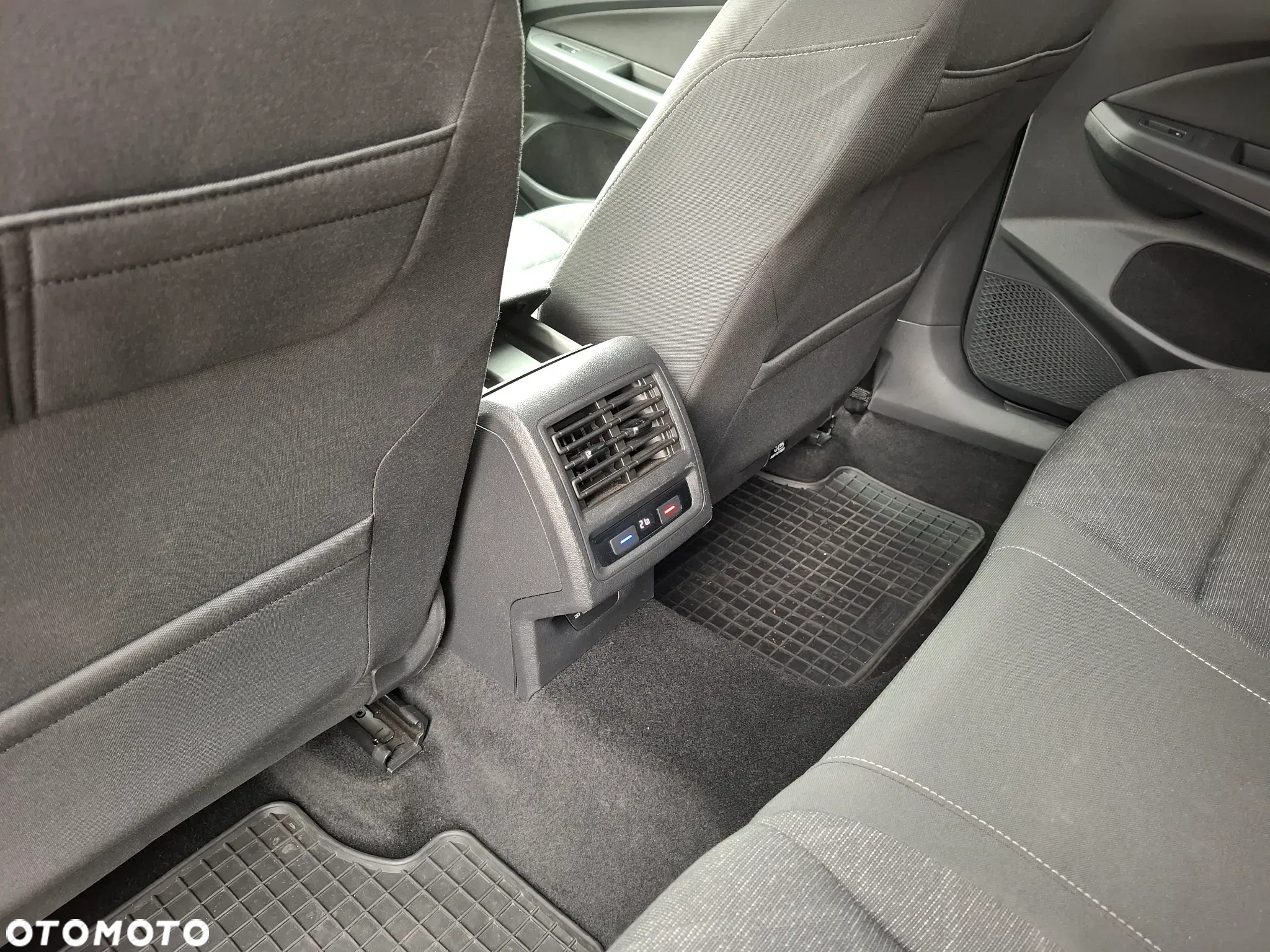 Volkswagen Golf VIII 2.0 TDI Life - 16