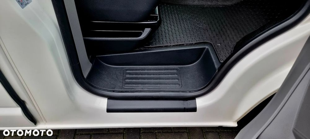 Volkswagen Transporter L1H1 Plus Trendline DSG - 34